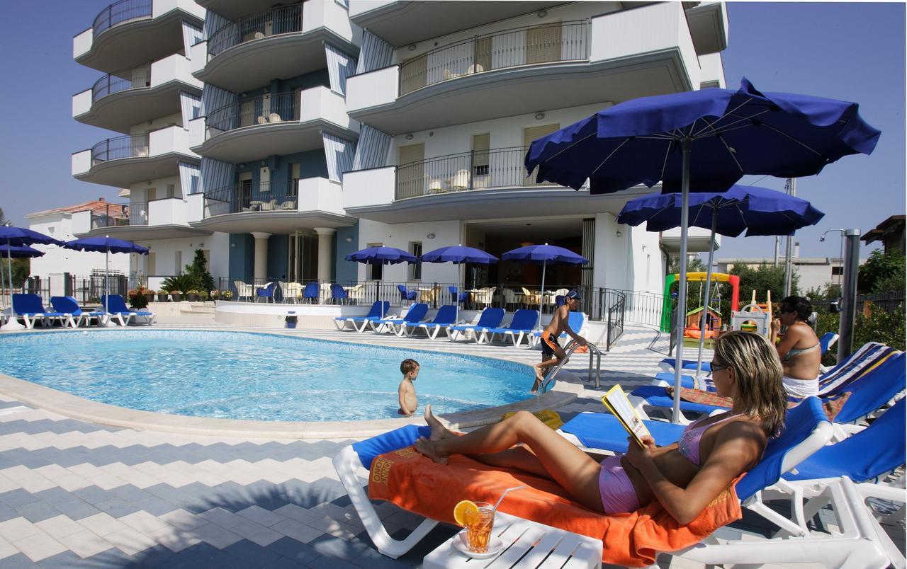 Residence Il Girasole 1 อัลบา อาดริอาติกา ภายนอก รูปภาพ