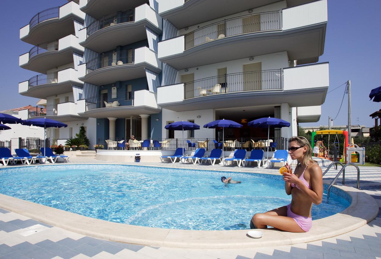 Residence Il Girasole 1 อัลบา อาดริอาติกา ภายนอก รูปภาพ
