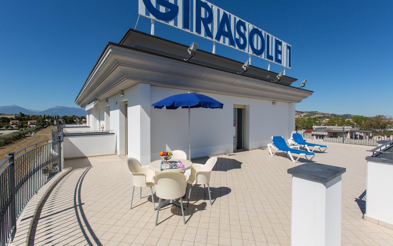 Residence Il Girasole 1 อัลบา อาดริอาติกา ภายนอก รูปภาพ