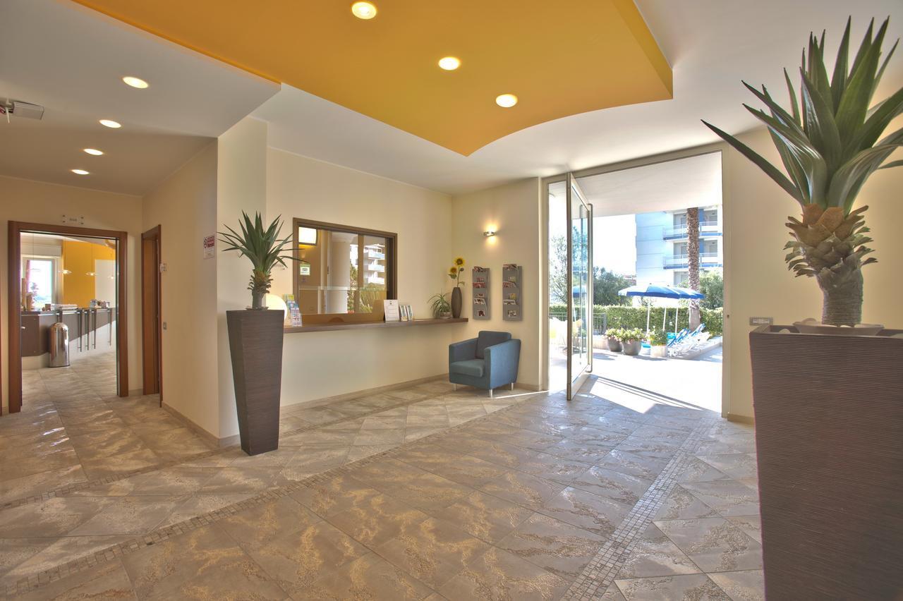 Residence Il Girasole 1 อัลบา อาดริอาติกา ภายนอก รูปภาพ