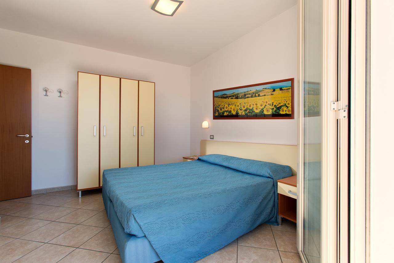 Residence Il Girasole 1 อัลบา อาดริอาติกา ภายนอก รูปภาพ