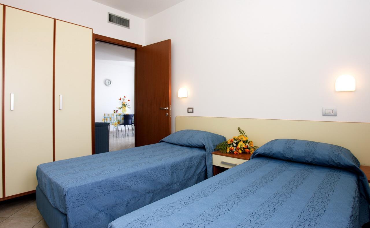 Residence Il Girasole 1 อัลบา อาดริอาติกา ภายนอก รูปภาพ