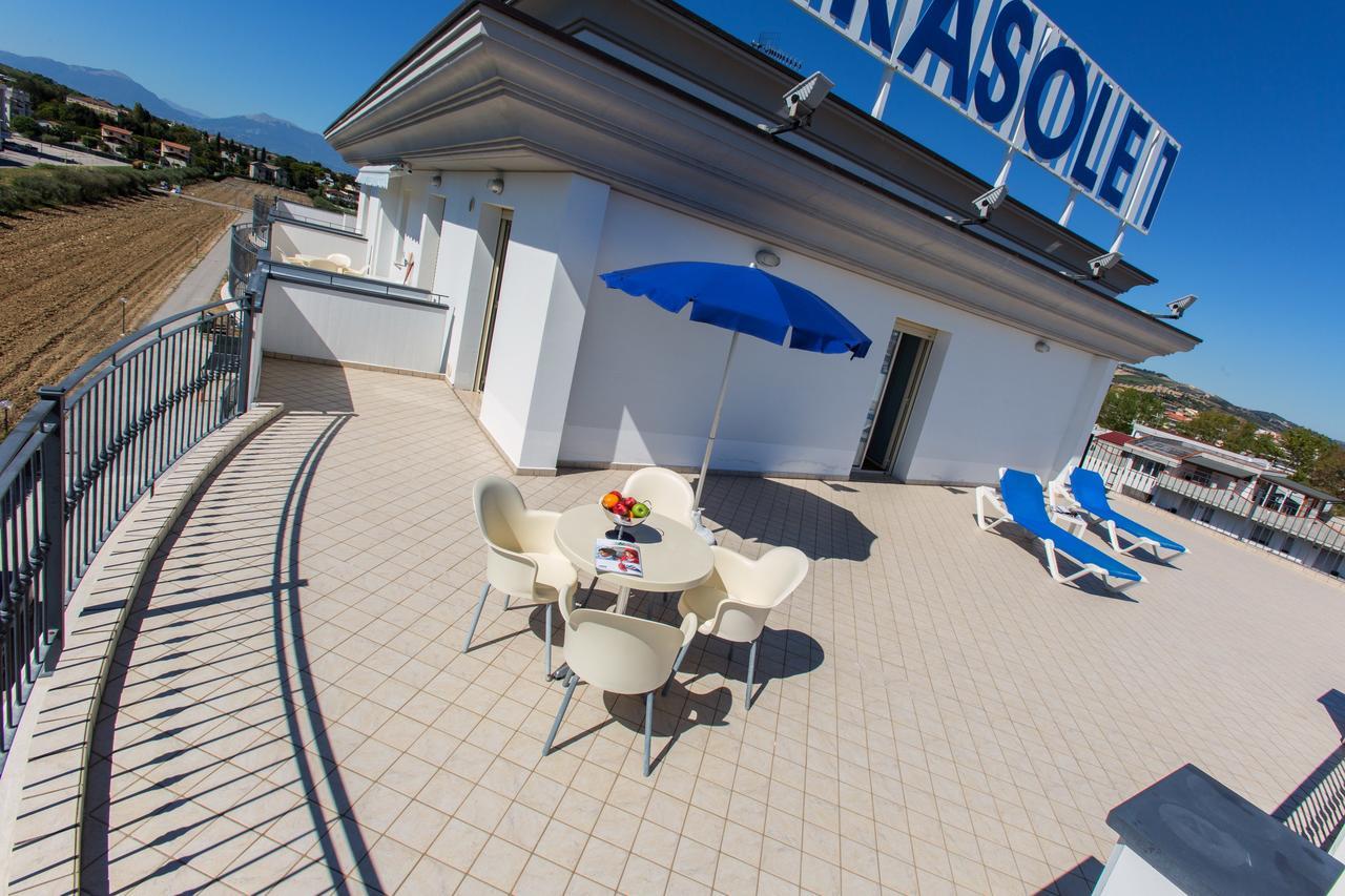 Residence Il Girasole 1 อัลบา อาดริอาติกา ภายนอก รูปภาพ