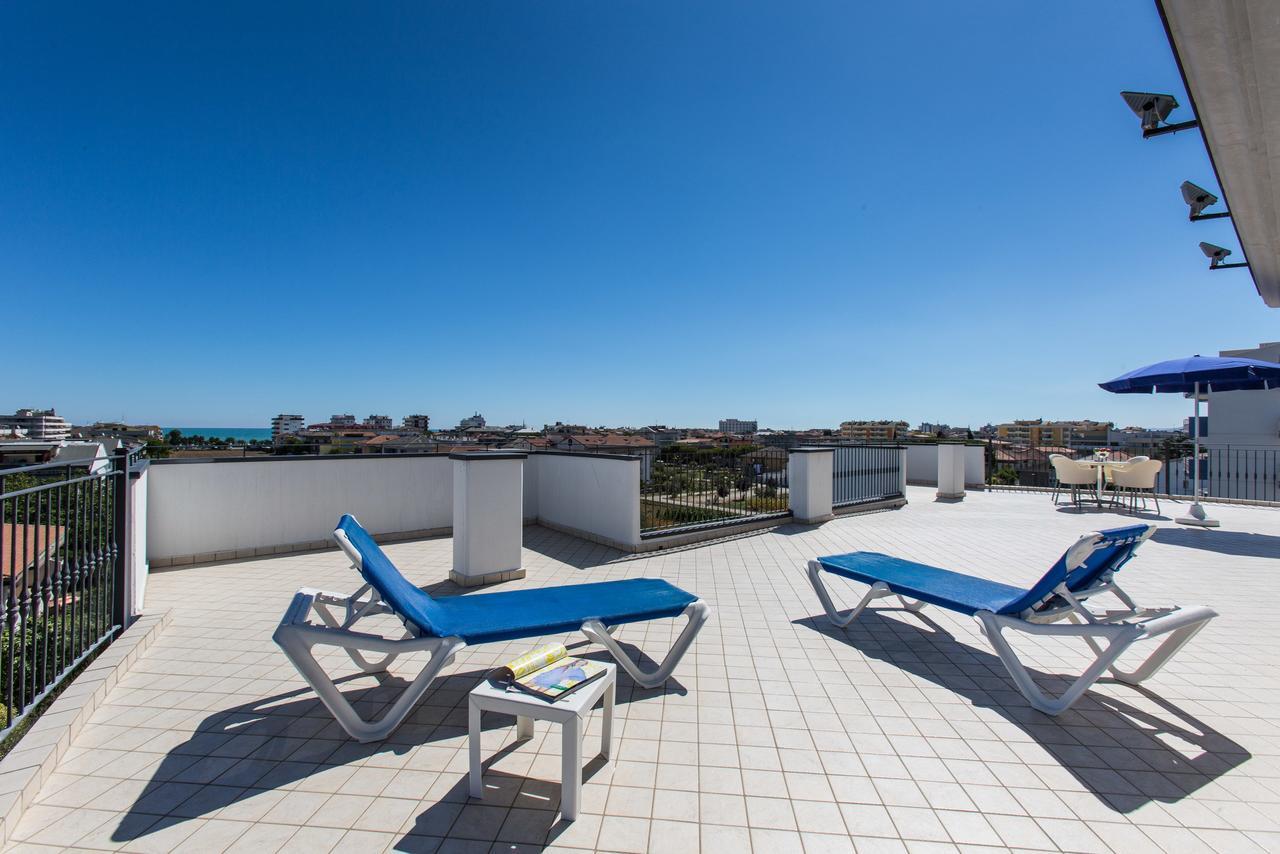 Residence Il Girasole 1 อัลบา อาดริอาติกา ภายนอก รูปภาพ
