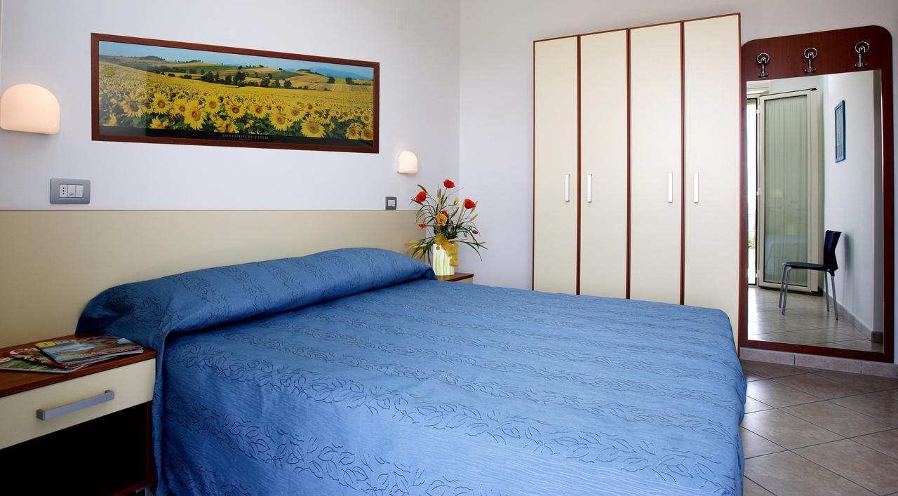Residence Il Girasole 1 อัลบา อาดริอาติกา ภายนอก รูปภาพ